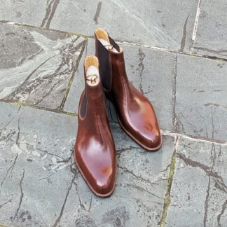 chelsea boots in chestnut veg tanned leather