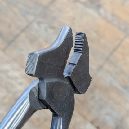 tooth detail on lasting pliers